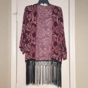🔴🔴Red and white kimono with black fringe🔴🔴